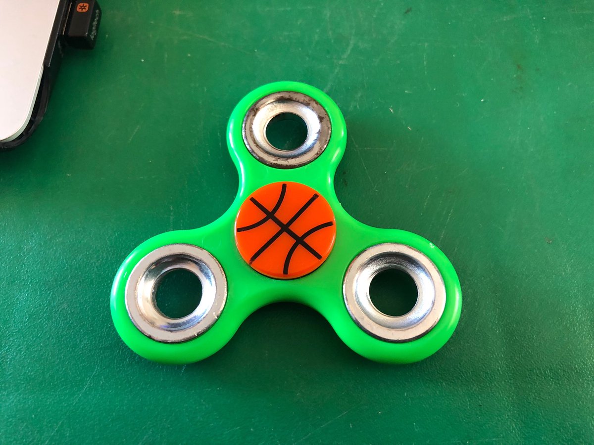 KellyMelancon8's tweet photo. #Basketball!   #FidgetSpinner!!!!! https://t.co/OEAl3BE9A0