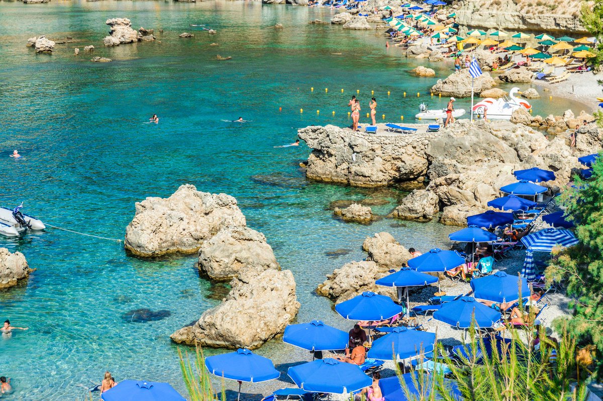 Reiseguiden's tweet photo. År etter år er Rhodos et av de aller mest populære reisemålene når nordmenn skal reise på sommerferie, og hvem vil ikke reise hit? Her er alle reiser til Rhodos  😎 👉 https://t.co/ojDBBHWDhi
#rhodos #hellas #syden #reisetips #sommer https://t.co/RdOdJ3pMoc