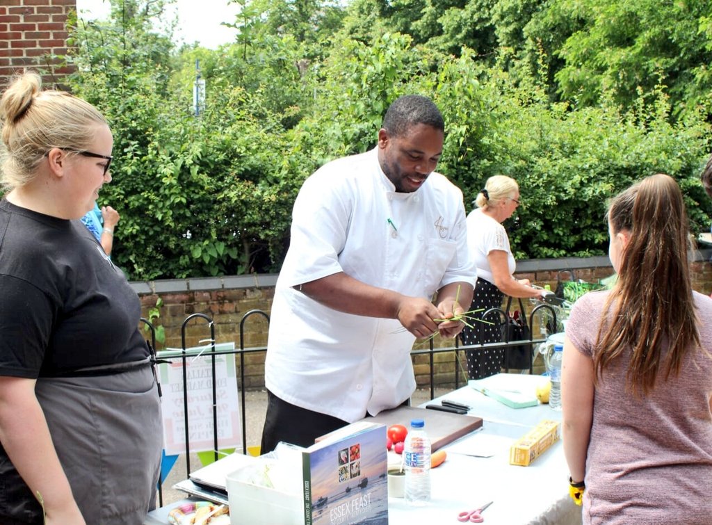 eppinginbloom's tweet photo. Today has been the most amazing day! Epping in bloom gave our guests a day to remember. Live music was wonderful  @HaywardsRestaur Jahdre head chef  his demo and food was amazing.Thank you Tesco and to all for coming we hoped you enjoyed your day as much as we all did #Epping 🌷 https://t.co/4IRxlfjp9m