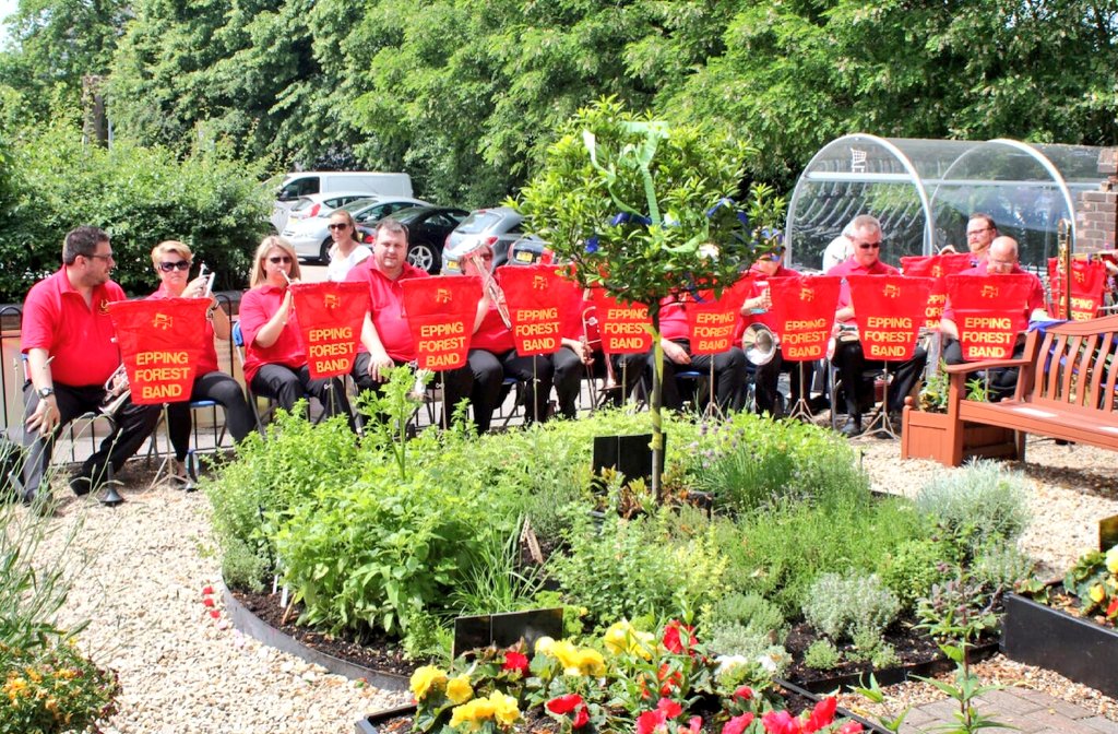 eppinginbloom's tweet photo. Today has been the most amazing day! Epping in bloom gave our guests a day to remember. Live music was wonderful  @HaywardsRestaur Jahdre head chef  his demo and food was amazing.Thank you Tesco and to all for coming we hoped you enjoyed your day as much as we all did #Epping 🌷 https://t.co/4IRxlfjp9m