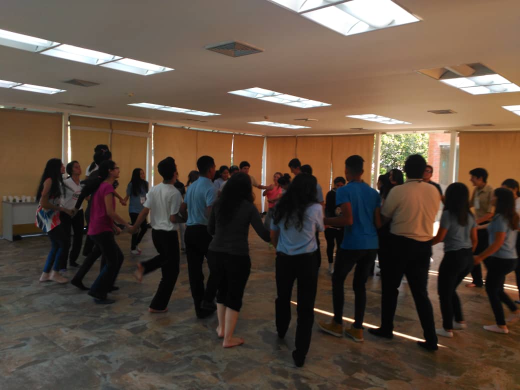 ACGrupoAlpha's tweet image. #Biodanza Bajo el principio #DescubriendoYFortaleciendo mis #RecursosInternos, los #Robles de la #Fase1 continúan descubriéndose a ellos mismos, su #potencial, #fortalezas, reforzando su  #identidad y haciendo contacto con su  fuerza interior, la que impulsa cada acto de la vida.