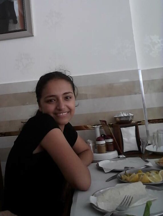 Lütfen rt ve paylaşım yapalım.
Berfin Akkuş. 15 yaşında Mersin'de 10 gün önce kayboldu. İrtibat için baba Dursun Akkuş 05365804778 numaradan babasına ulaşabilirsiniz .