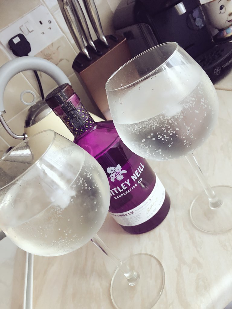 laudavidson's tweet photo. #Nationalginday with my love 👫🥂 @WhitleyNeill https://t.co/62LYhiXeW8