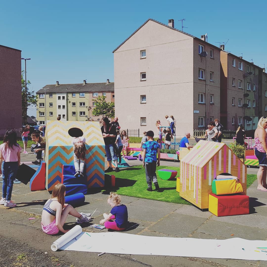 TheCityofPlay's tweet photo. Making #publicspace #playable with our #PopUpPlayscapes in #Murrayburn #Edinburgh with #EdibleEstates @EdinburghPlay @playingoutCIC @PlayScotland https://t.co/lHtEebJyyf