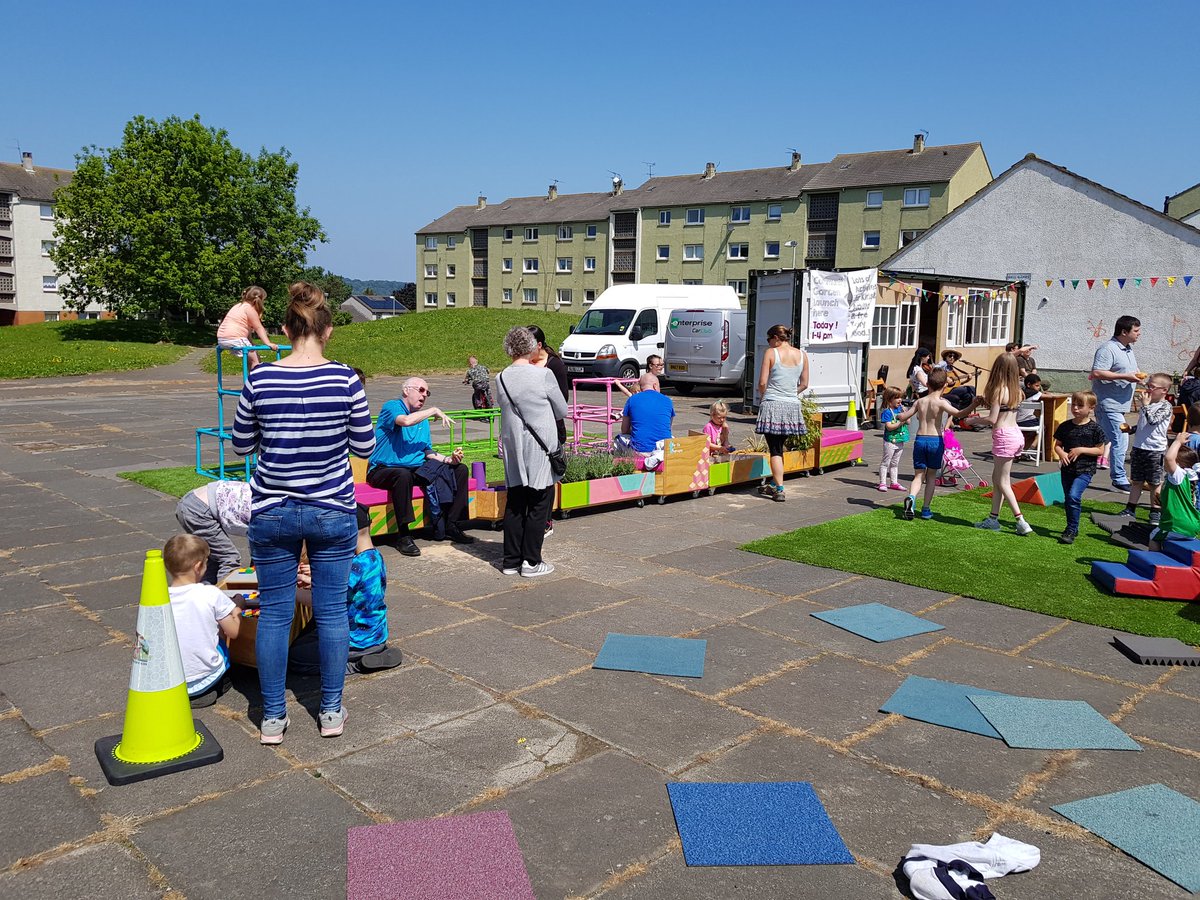 TheCityofPlay's tweet photo. Making #publicspace #playable with our #PopUpPlayscapes in #Murrayburn #Edinburgh with #EdibleEstates @EdinburghPlay @playingoutCIC @PlayScotland https://t.co/lHtEebJyyf