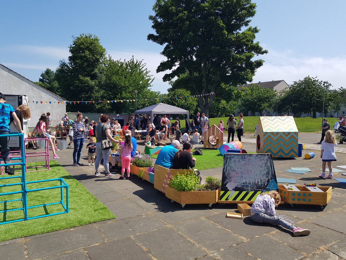 TheCityofPlay's tweet photo. Making #publicspace #playable with our #PopUpPlayscapes in #Murrayburn #Edinburgh with #EdibleEstates @EdinburghPlay @playingoutCIC @PlayScotland https://t.co/lHtEebJyyf