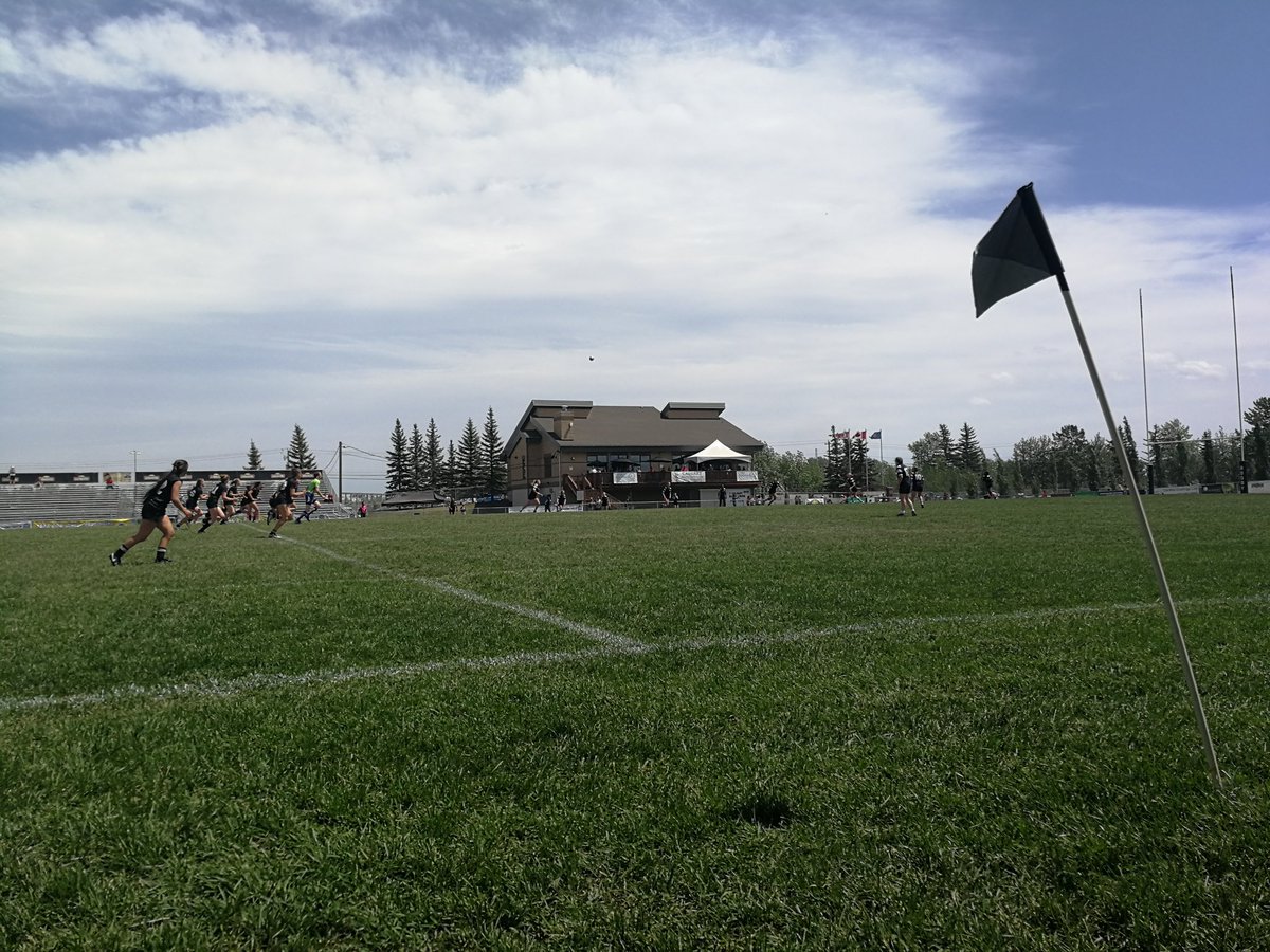 CalgaryRugbyRef's tweet photo. It's a beautiful day for rugby in #Calgary @ASAA Tier 1 girls final #rugby https://t.co/lGGj5WXawo