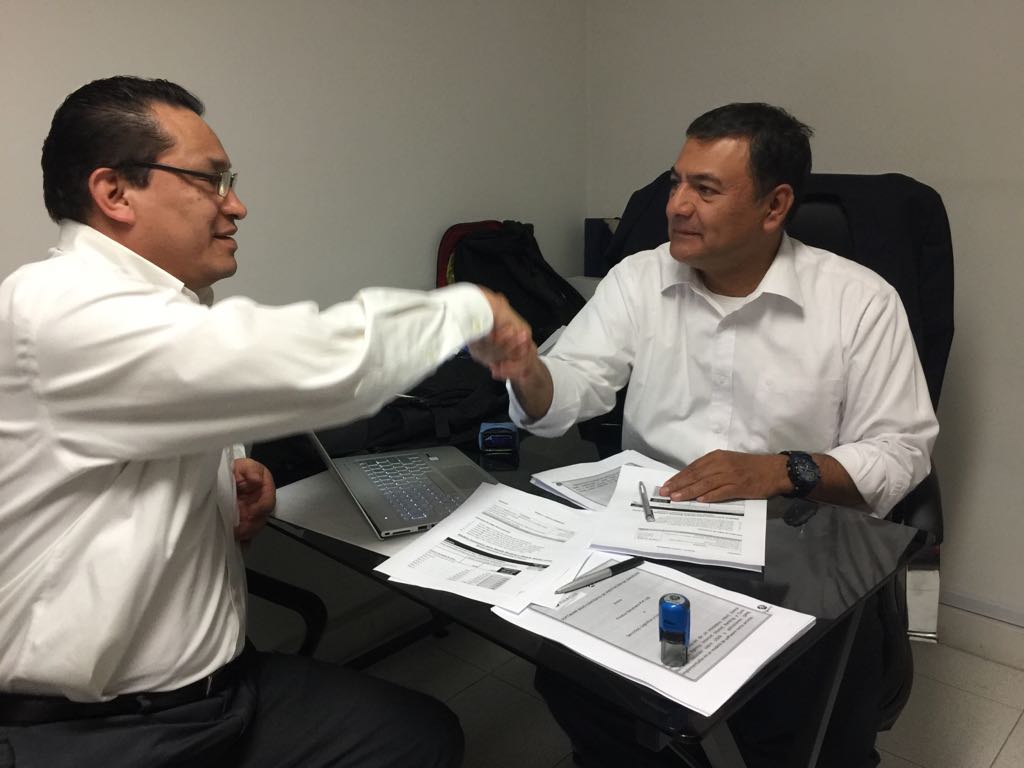 SerlogycCol's tweet photo. #Serlogyc-Finacus
firman contrato.
Dando soluciones de Banca Movil y Core Financiero,en las entidades de la Economía Solidaria en Colombia, SERLOGYC podrá habilitar soluciones como APP´s,Billetera Virtual,Portal Web,Mpos y agente Virtual. https://t.co/nwHAl3jhyl