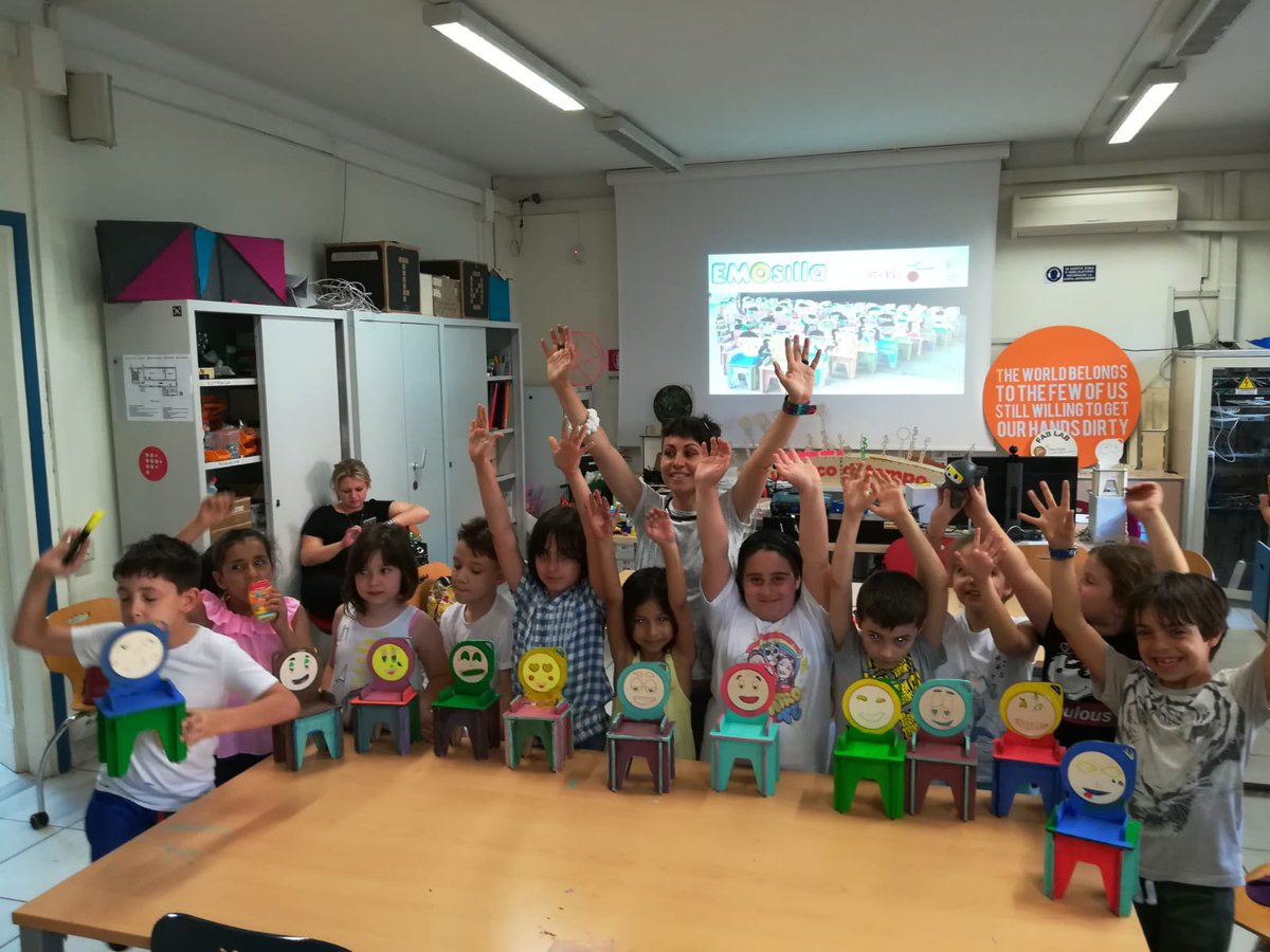 CStajano's tweet photo. @fmdigitale festeggia la fine della scuola con un laboratorio creativo a #PalestraInnovazione con la nostra #fabber @IlaManna . I bambini sono dei #maker naturali. Tutta l'estate facciamo attività con loro. #seguiteci @fablatkids @Fab14France @fab14edu @fab14edu https://t.co/ViHYsID0DU