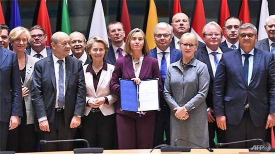 HeikoBorchert's tweet photo. SATURDAY EVENING #PESCO #THREAD
Give #PESCO a #chance, argues @EgmontInstitute's #Sven #Biscop in his latest piece, because "feels different" than past #initiatives
https://t.co/TEDskFHjd7 https://t.co/ZcF64JvXQc
