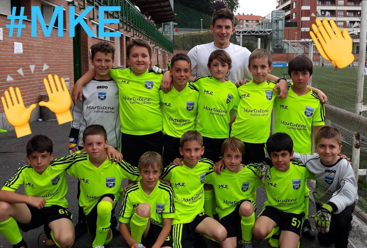 MartuFutbEskola's tweet photo. VAMOOS! El Benjamín '08 pasa a la 2a fase del torneo #TxusPereda de @sdindautxu /
1 victoria y dos empates, enoormeeees! 💪🏻💪🏻💪🏻👏🏻👏🏻👏🏻#MKE 🔵⚫️⚽️ https://t.co/Ec8qbFFJLp