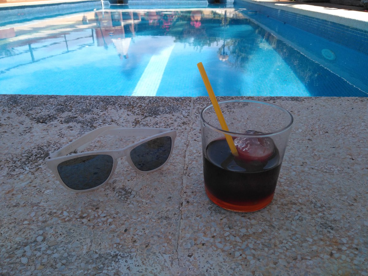 highlandtgn's tweet photo. #WelcomeSummer en #highlandtgn esta noche con @AlexMontesDj 😀🍓🍺👙🏖️🌞En Facebook todos los detalles del evento https://t.co/hDvDiXpMbQ