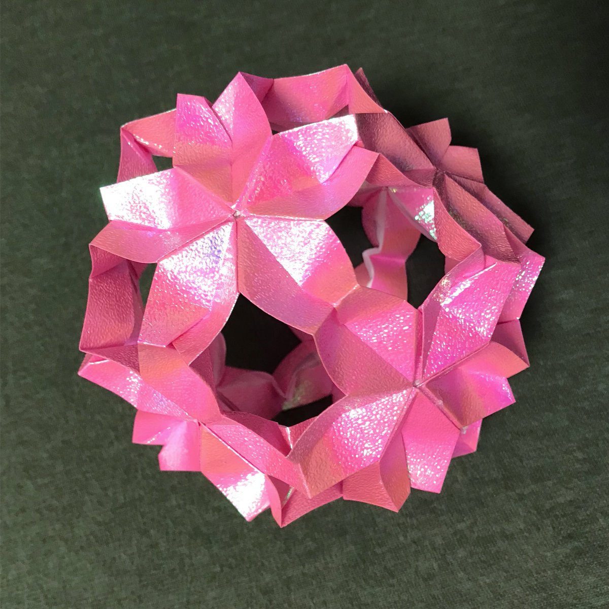 Twitter पर ユイ キットを買って5枚だけ折り 約一年ぶりに完成させた おりがみ 折り紙 Origami 折り紙作品 おりがみ作品 桜 サクラ さくら 櫻 Sakura くすだま くす玉 ユニット ユニット折り紙 ユニットおりがみ 桜玉 川崎敏和 先生