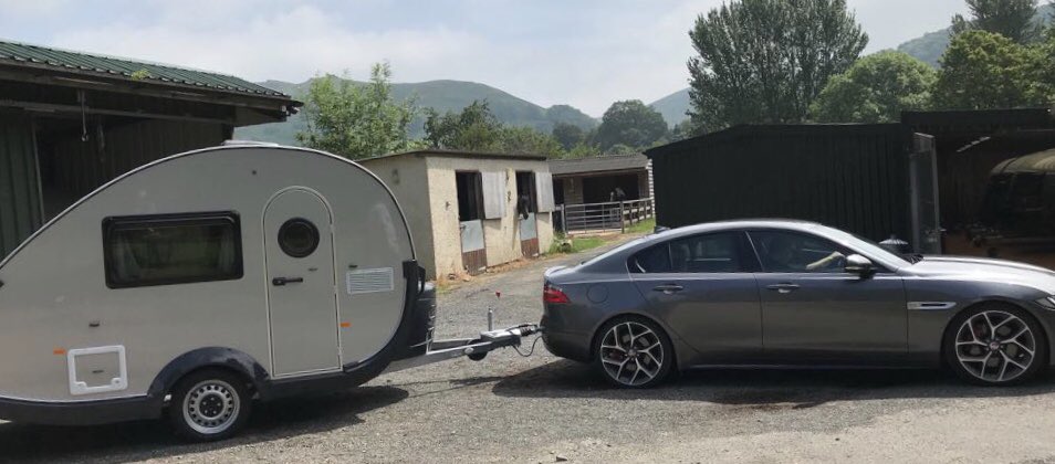 springbank_UK's tweet photo. Super happy customers ready for their T@B adventures. @JLR_News @Jaguar #Jaguar #campinglife #Caravanning #explore                                                                                                                   ONE VERY COOL RIG!!! https://t.co/wdI5Rf8BW1