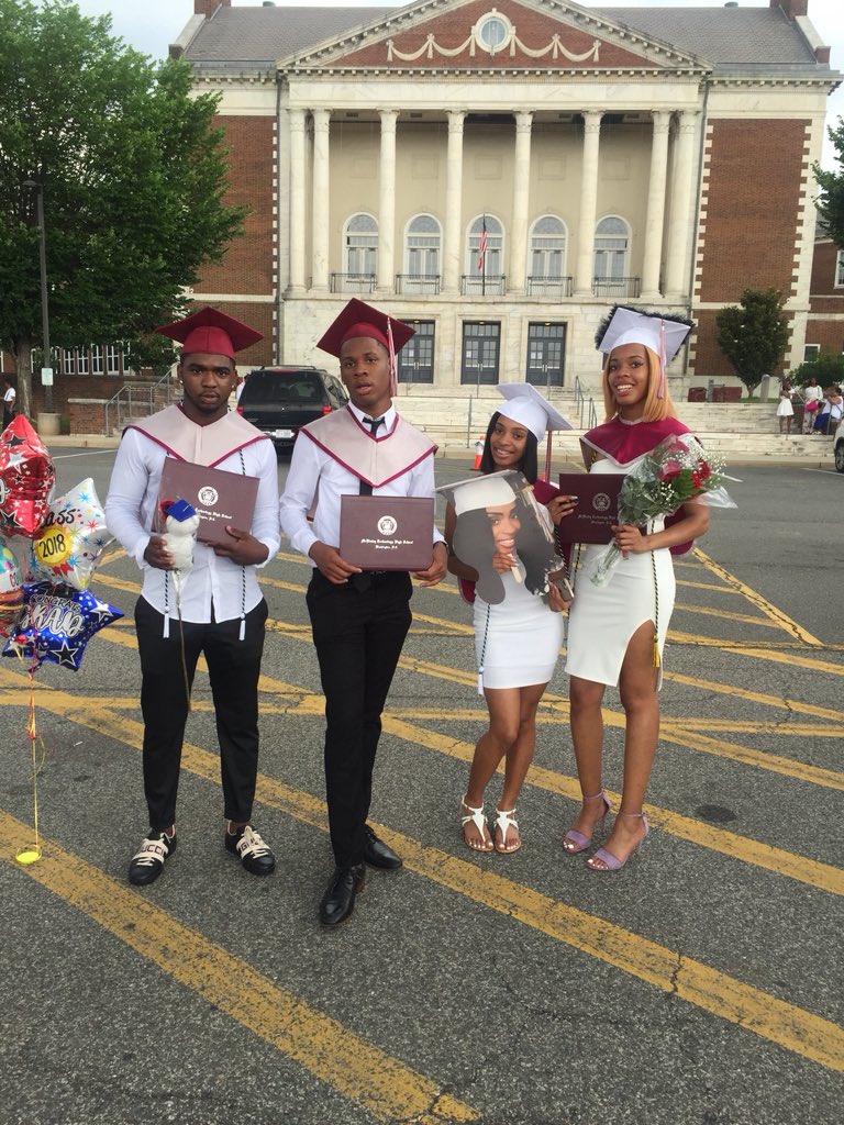 bigdonno_'s tweet image. graduation 2018🎓🍾 .. onto Morehouse✈️ #tech18 #morehouse22