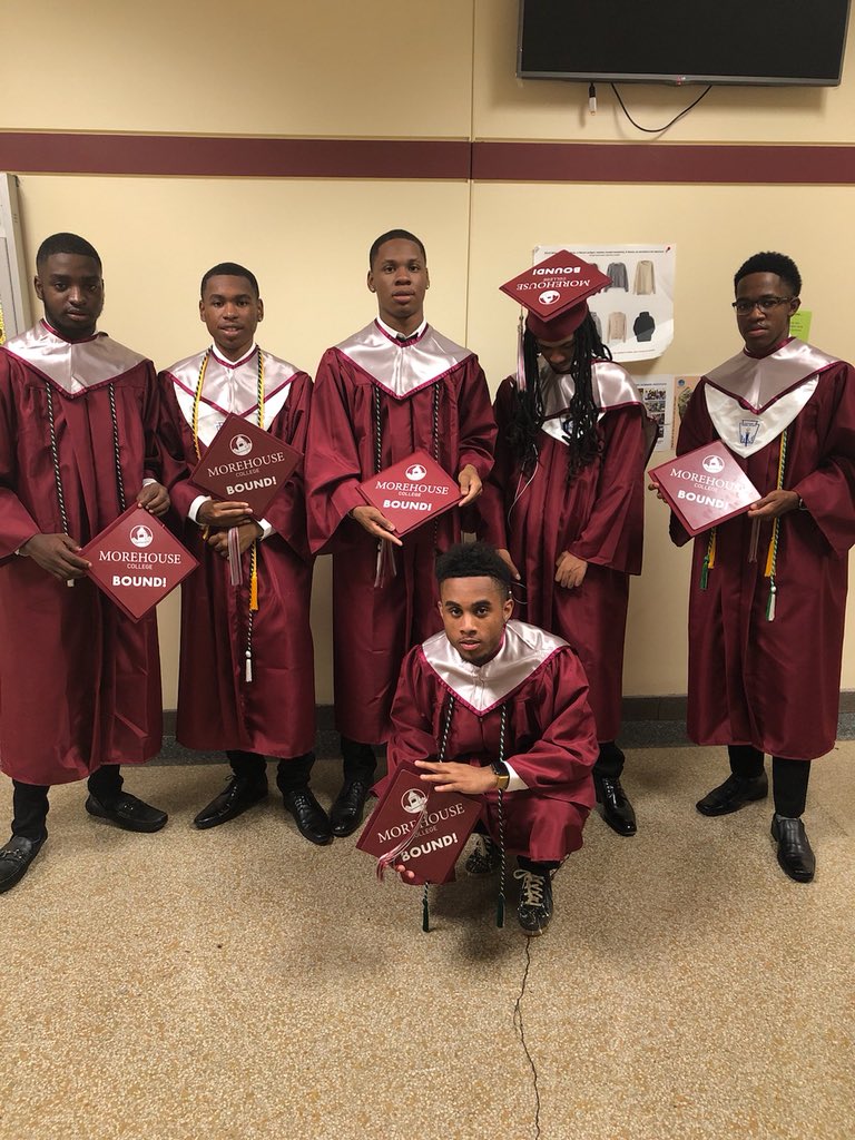 bigdonno_'s tweet image. graduation 2018🎓🍾 .. onto Morehouse✈️ #tech18 #morehouse22