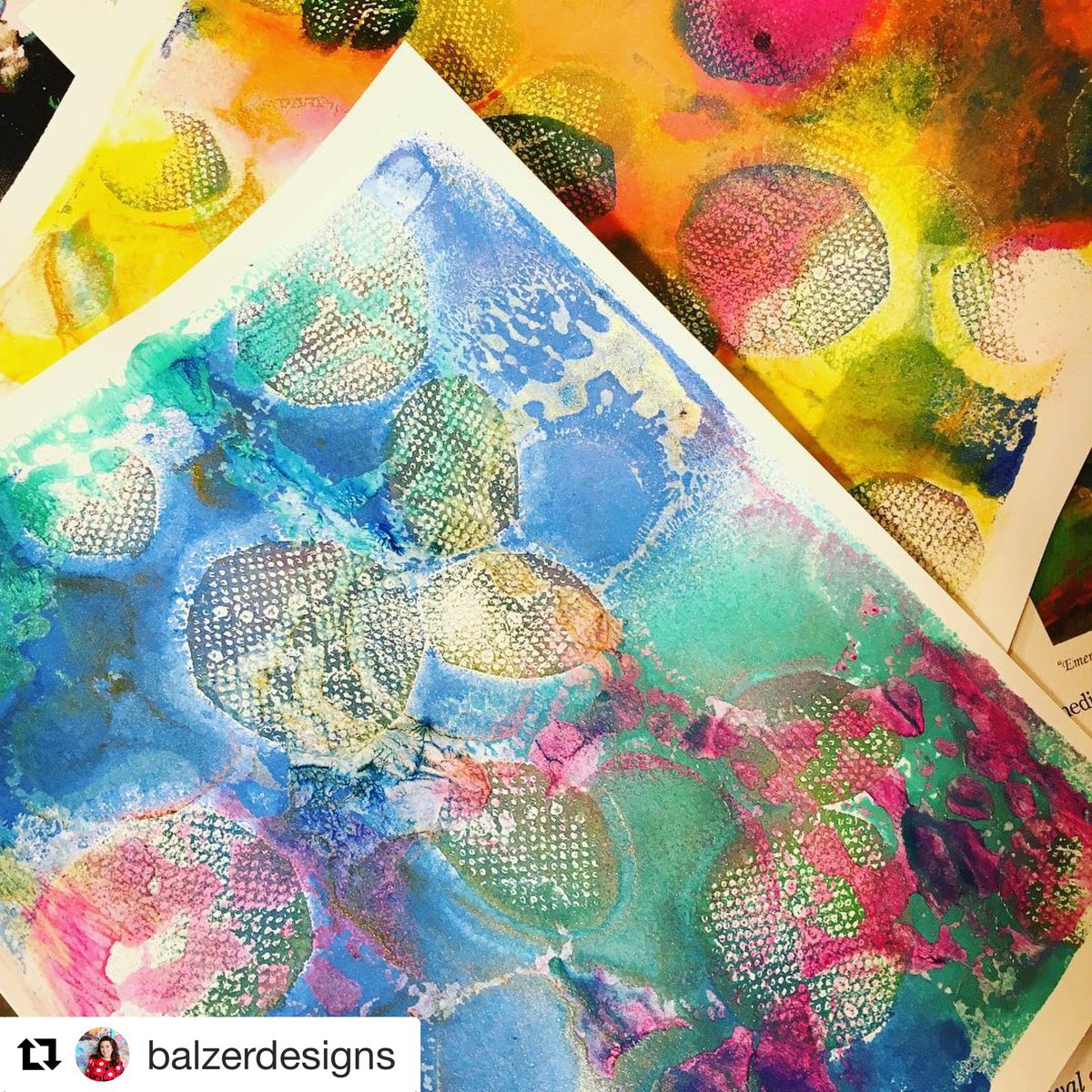 GelliArts's tweet photo. โGetting my fingers inky tonight!โ We love these fun prints that Julie Fei-Fan Balzer created using gel plates and spray inks! ๐ท: @balzerdesigns #GelliArts #GelliPlate #Printmaking #Printmaker #GelPrinting #Printing #PrintArt #Prints #Monoprinting #AddictedToGelli #SprayInks https://t.co/zO3hWL3xFS