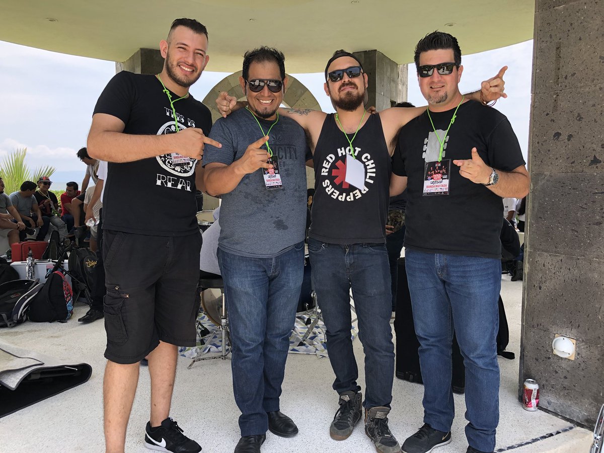 Renglon's tweet photo. Estamos listos para el concierto de hoy con Panteon Rococo en Hard Rock Hotel Vallarta.  Nosotros abriremos el concierto. Lleguen temprano https://t.co/H7OH6X0QzQ