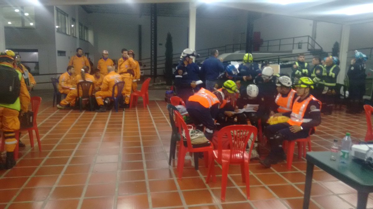 ambiente_caldas's tweet photo. #SIMEX2018 Con éxito culminó el SIMEX Caldas 2018 organizado por nuestra Jefatura, con el apoyo y asesoria de la UNGRD.
La actividad de simulación de terremoto, desde la parte administrativa, sirvió de preparación para los 8 grupos USAR asistentes. 18 horas duró el ejercicio. https://t.co/kVaWbh0vpe