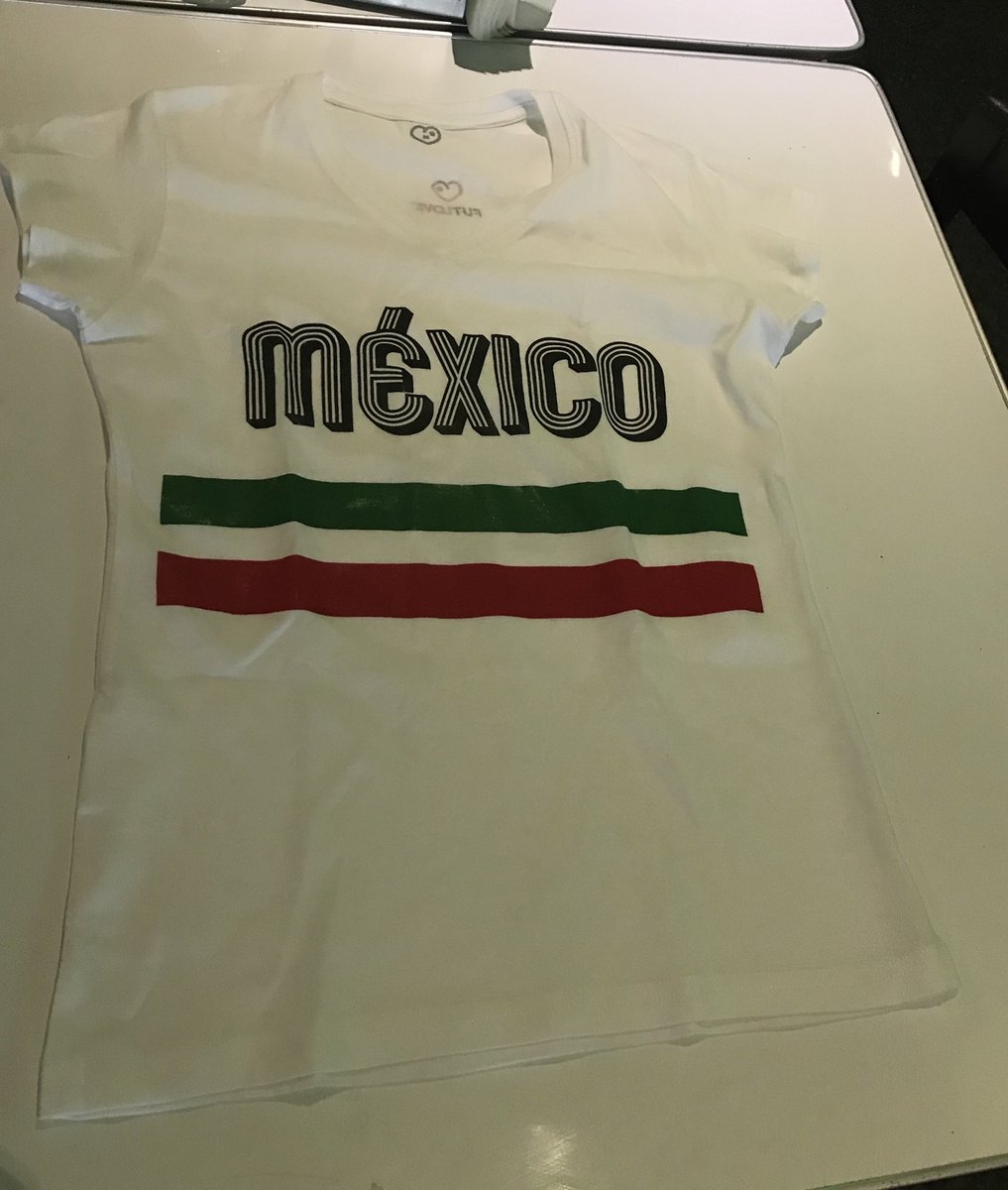 monty_guerra's tweet photo. Ya tenemos las playeras de @FutLov3 en @Tabernabeu https://t.co/7QdYiaN3Ij