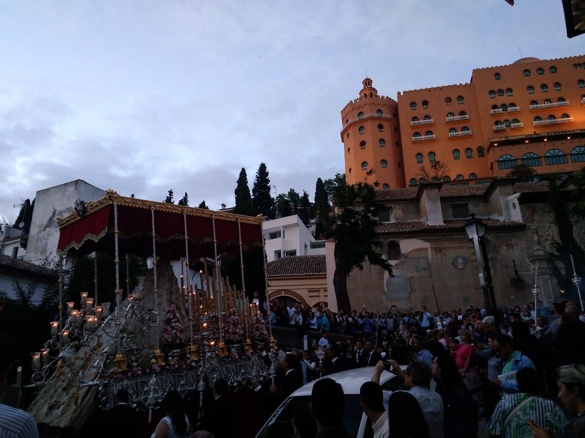 Llega a San Cecilio el palio de la Merced. <a href="/NAZARENOyMERCED/">Nazareno y Merced Granada</a>