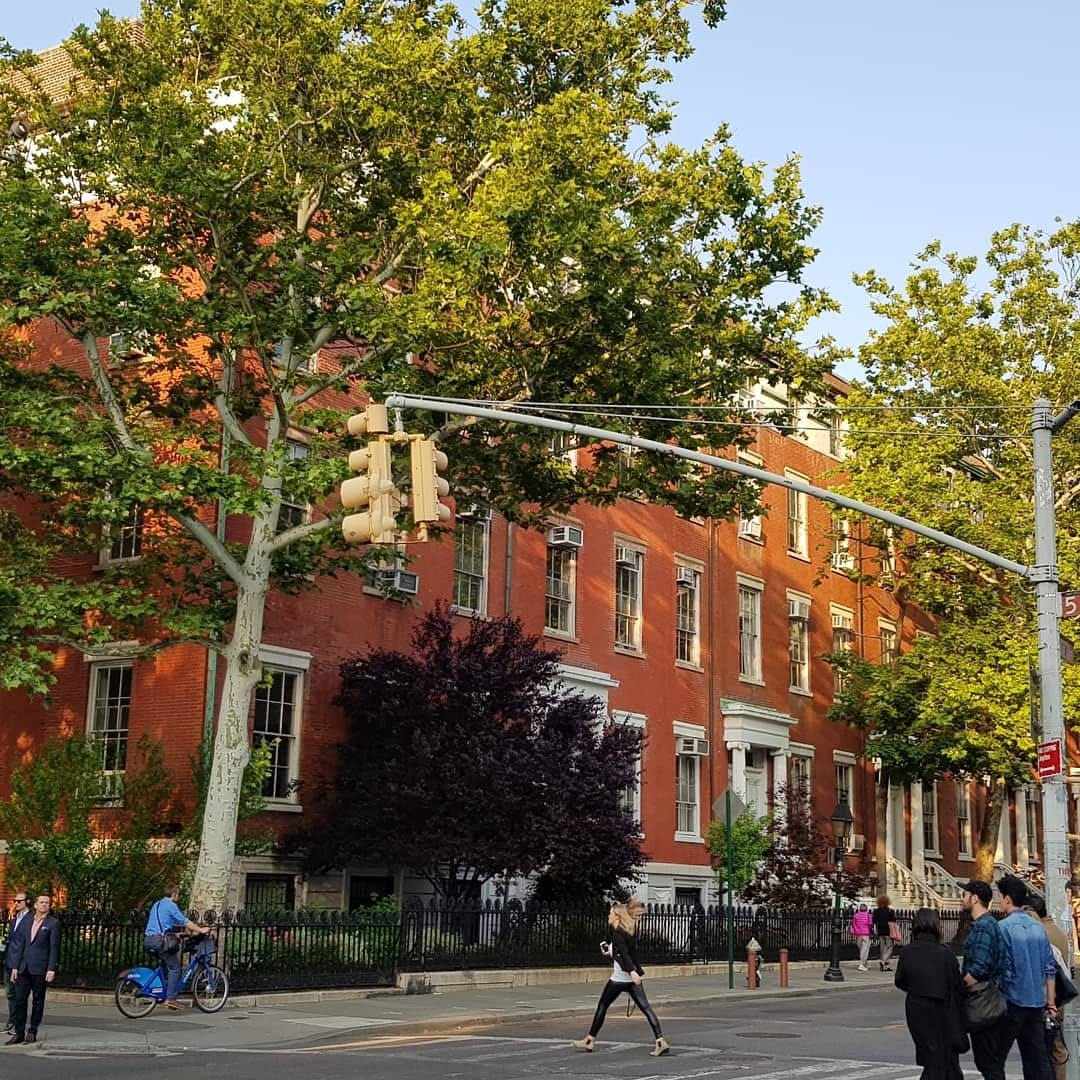 DoetsReizen's tweet photo. Greenwich Village een bruisend stukje New York. Veel gezellige restaurants en live muziek. #Greenwich #NewYorkCity #USA #JanDoets #jazz https://t.co/pQ4XLzgBEX