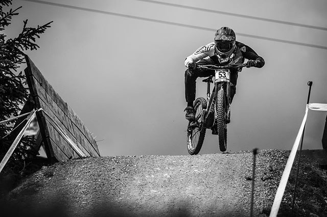 jacksonfrew's tweet photo. Keep it low key in quali, made the main show and that means another day on a sick track!! 📸 @andyvathis 
@officialleatt @lizardskinscycling @maxxisbike @superalloyracing @thredbomtb @commencalbikes @crankbrothers @ride_alpha https://t.co/nWgUDE3fsK https://t.co/n0k9M3lxa3