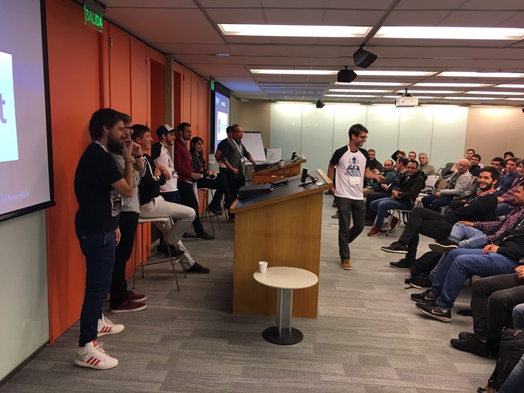 XamarinAssemble's tweet photo. #PanelDeExpertos #MonkeyDevs https://t.co/ZWPKf1BoMn