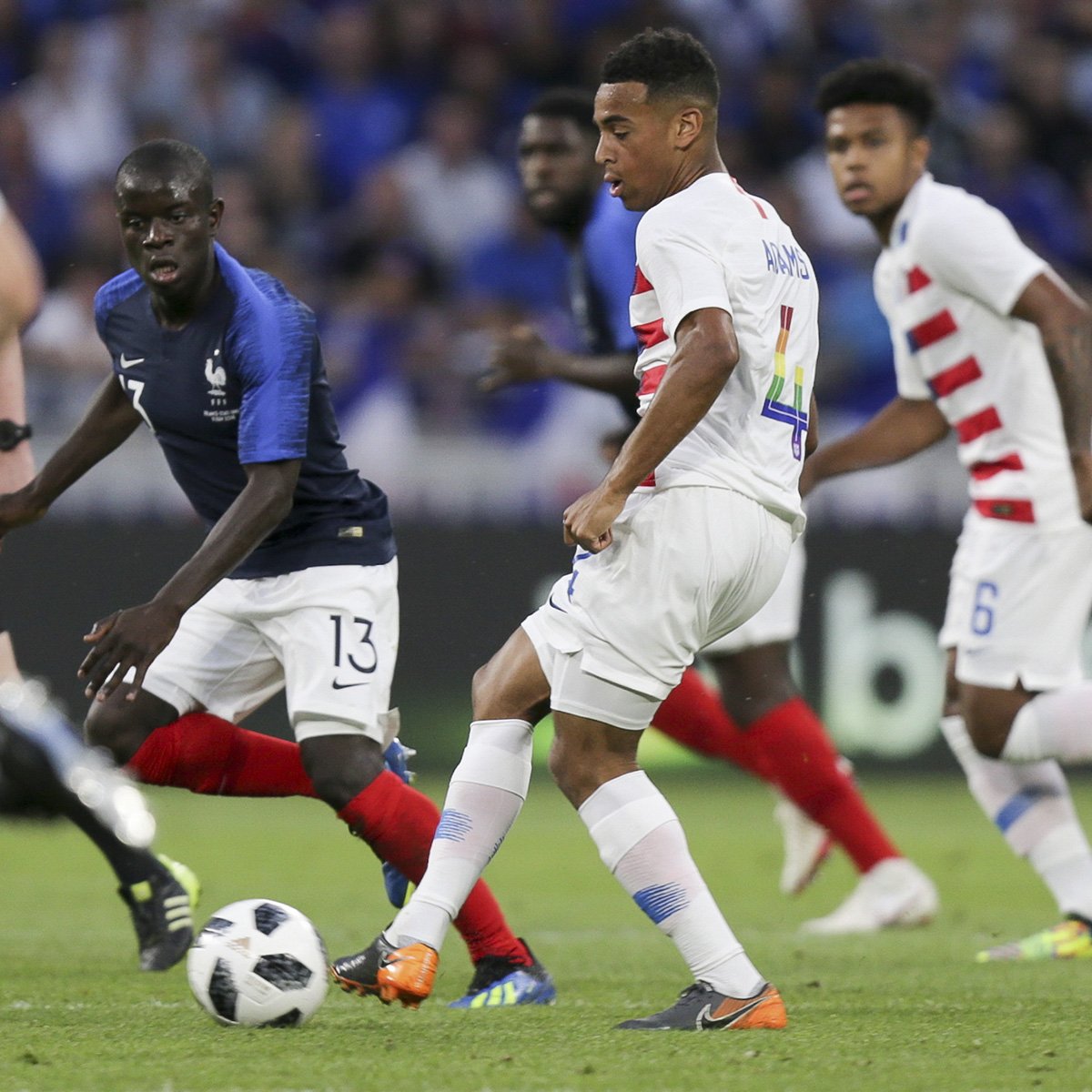 GIF：美国队再次破门，但被判越位在先