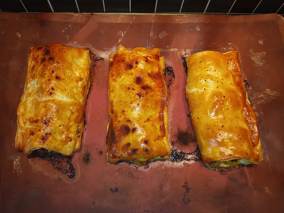 Parky_teaches's tweet photo. Not sure if I shared last week's pastry efforts, so doing a double whammy plus a pud after Lucy asked if we had any...
Pic 1: curried chicken and bacon
Pic 2: harrisa, lamb and coriander Pic 3:steamed blueberry pudding
@primaryteachew
@Elsie2110 @chrisdysonHT #Cheffydaddy https://t.co/bJTxqRYAd8