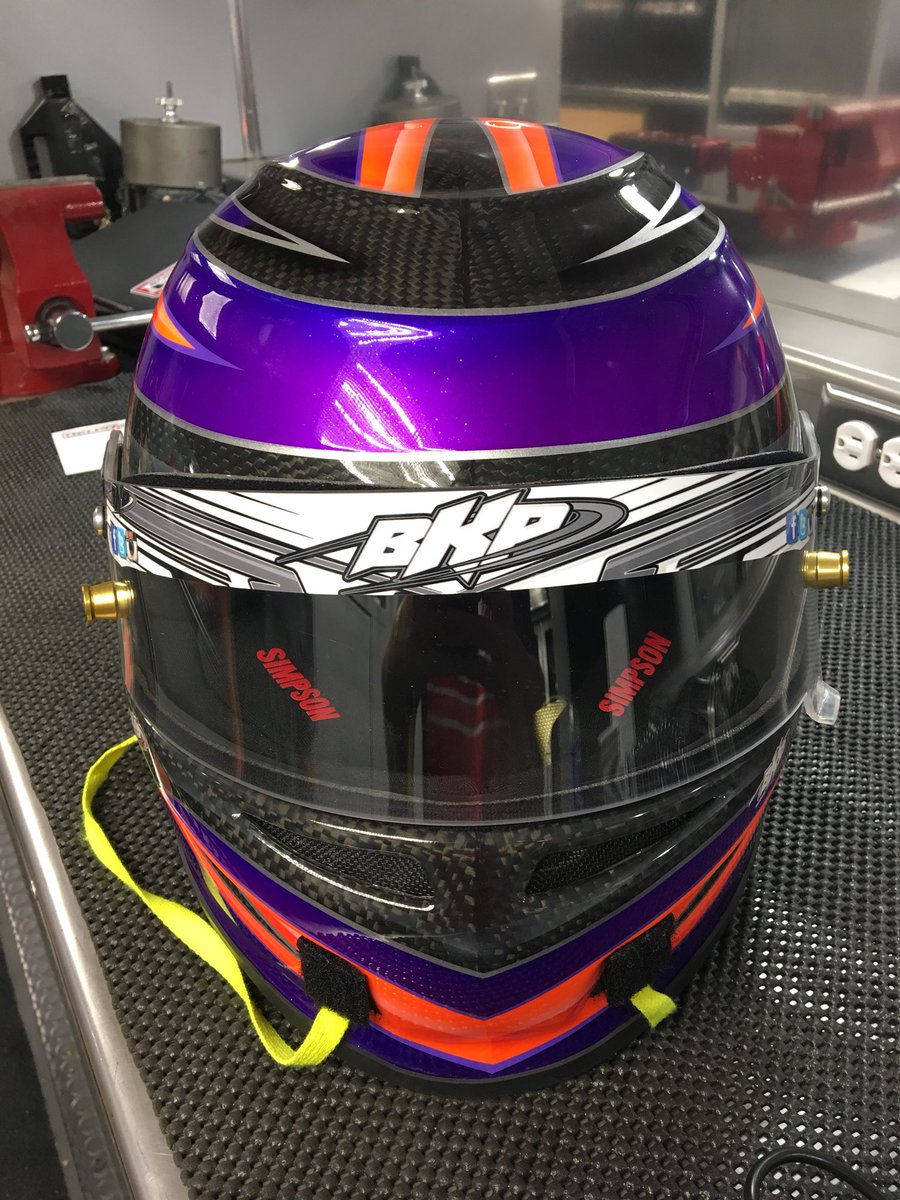 DelphComm1's tweet photo. Fresh off last night’s $10,000 triumph at @EldoraSpeedway, @chrismadden44 will gun for his first Dream title and the $100,000 payday later tonight with his fresh new lid from @BKPART! @bwracecars @PenskeShocks @VP_Racing_Fuels @ModernImages1 @AllstarPerf #teamdelph https://t.co/uoiZCtoMY2