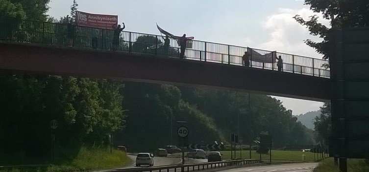 On the Bridge - campaigning in Pontypwl - again lots of drivers hooting their support. #indywales