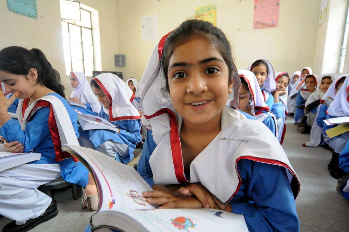 .<a href="/WorldBank/">WorldBank</a> is proud to join #Canada &amp; #G7 partners in a historic investment in #education for girls/women in crisis &amp; conflict situations. The funds will help equip women with job skills, while ensuring at least 12 yrs of quality education: wrld.bg/5AaG30kq5Hc #G7Charlevoix