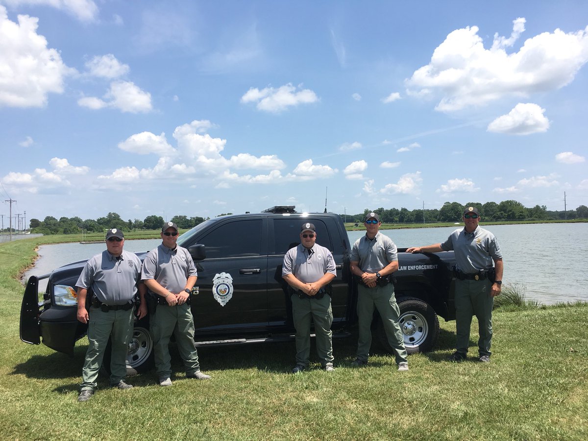 dakotafarms's tweet photo. District A1 officers assisted at the Fishing Derby held at the Centerton Hatchey! Right at 2000 in attendance! #GameWardens #freefishingweekend #FishArkansas #FishNatural @ARGameandFish https://t.co/a2gfsyM6gN