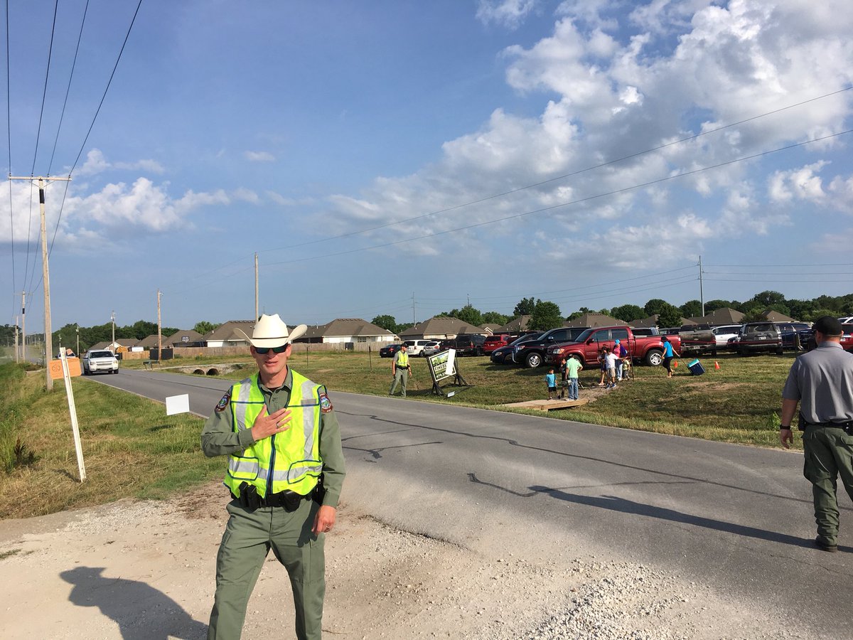 dakotafarms's tweet photo. District A1 officers assisted at the Fishing Derby held at the Centerton Hatchey! Right at 2000 in attendance! #GameWardens #freefishingweekend #FishArkansas #FishNatural @ARGameandFish https://t.co/a2gfsyM6gN