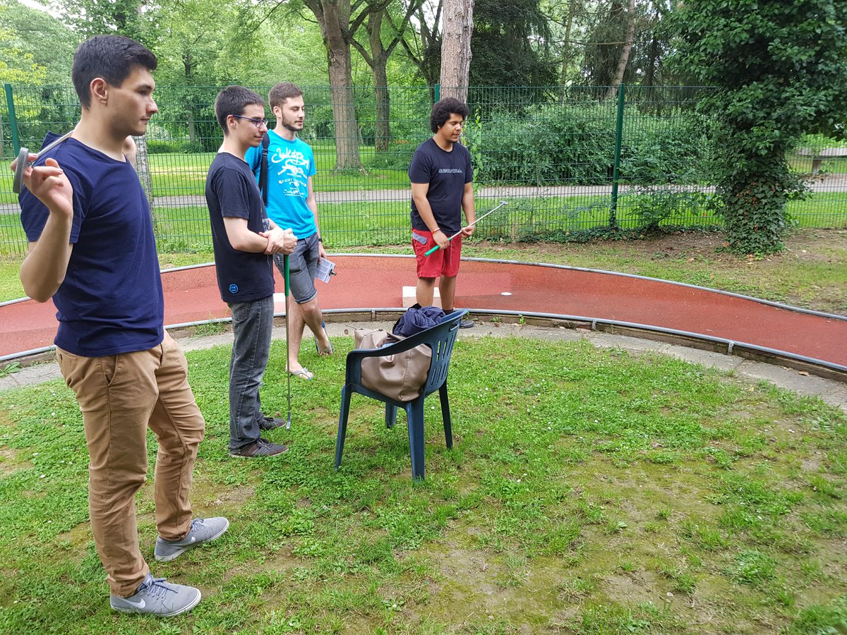 IARISS's tweet photo. Afterwork pour les membres de IARISS ! Les différents pôles en concurrence sur le "green" ! Un bon moment de cohésion. https://t.co/41WDmLLzxy