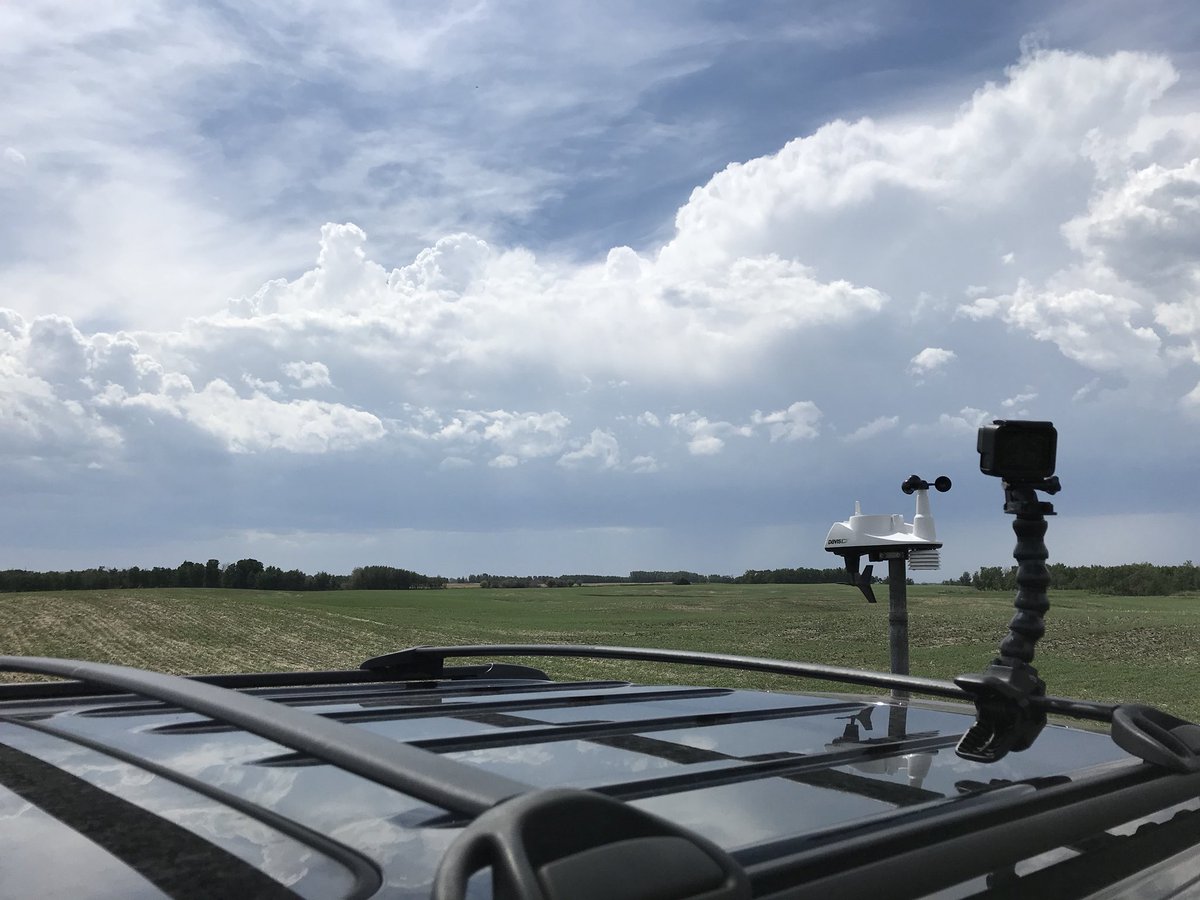 drbrichens's tweet photo. #abstorm Secondary hiway 855.    11 km south of Mundare. Looking SSW. Solid SE surface flow. https://t.co/tbFSeTObdE