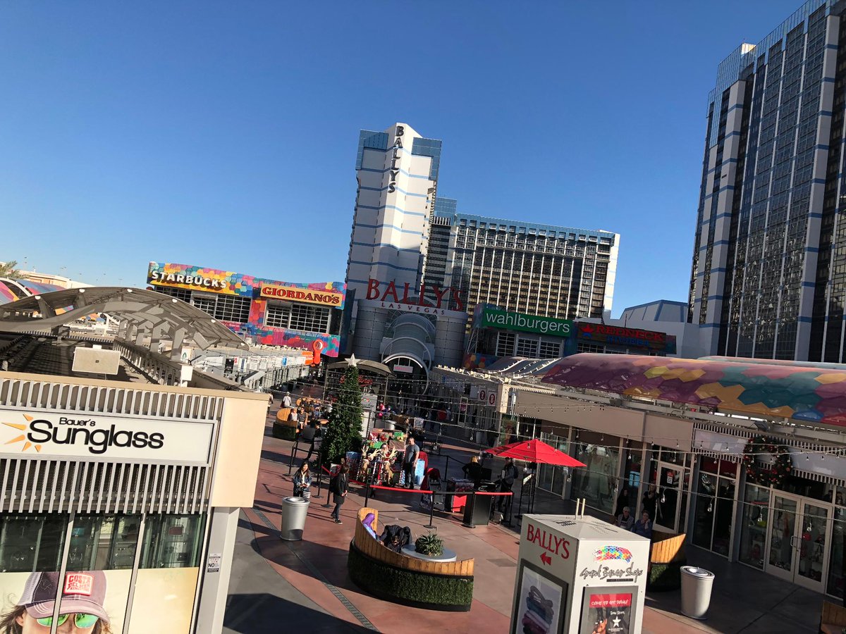 HorseshoeVegas's tweet photo. RT if you're ready to go shopping in #Vegas? #GrandBazaarShops https://t.co/LkTVLNlTOM