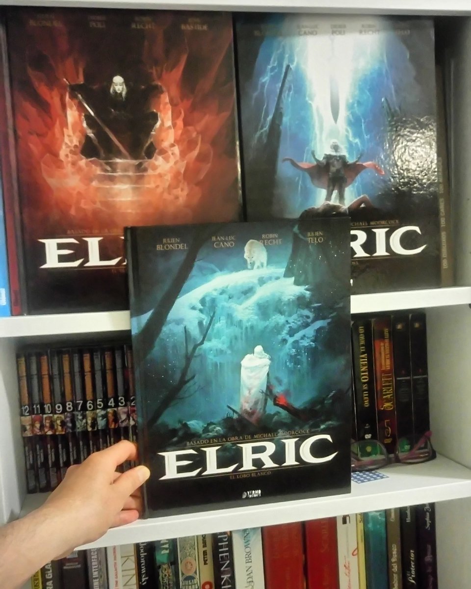 christianpuc's tweet photo. Después de un día hermoso y cansado en la playa con la familia ♥ toca adentrarse en ELRIC EL LOBO BLANCO #michaelmoorcock #bdnet #bd @YermoEdiciones 💪👍 https://t.co/MYIuCZheeb