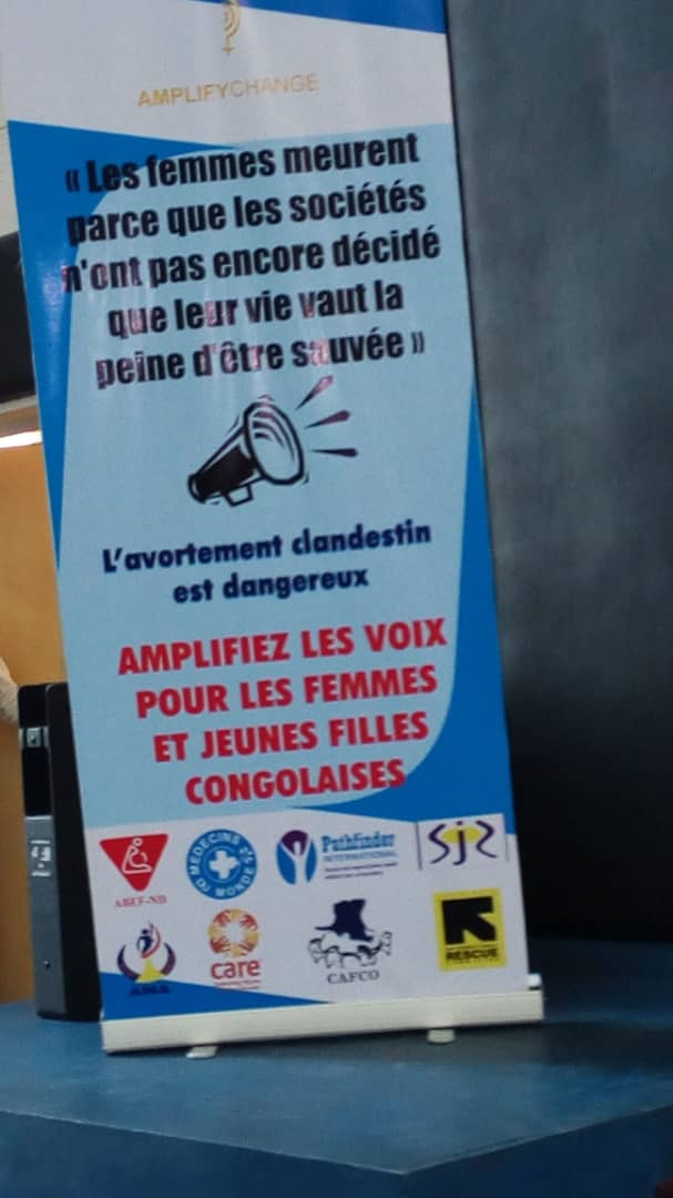 abefnd_rdc's tweet photo. À l'université de Kinshasa ce Samedi 09 Juin, @abefnd_rdc a organisé avec ses partenaires une conférence débat sur "La Problématique sur les grossesses non désirées et les avortements clandestins en #RDC"  @tunawezacongo @afiamama @UNFPARDC @maj_drc @IPPFAR @CARE_SRHR @Mulunda_JC https://t.co/RFef8eZTcC