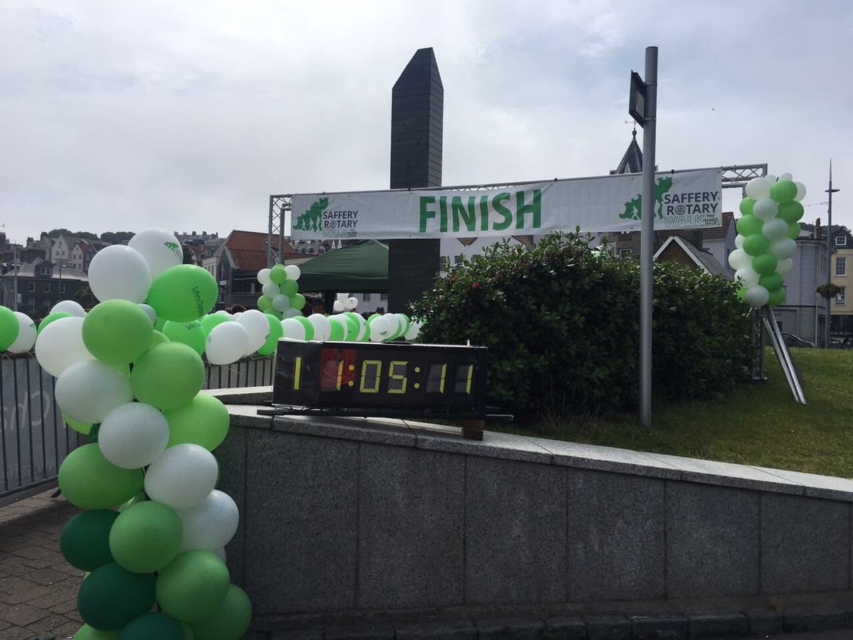 Well done Rezzers - 2nd relay team to finish (1st all female team!) 🙌🏻🧡💚🖤👣😀 #rezzersrambling #charity #teammates #rezzersrule #Safferywalk #relay @resolutionitgsy    <a href="/SRIslandWalk/">Saffery Rotary Walk</a>