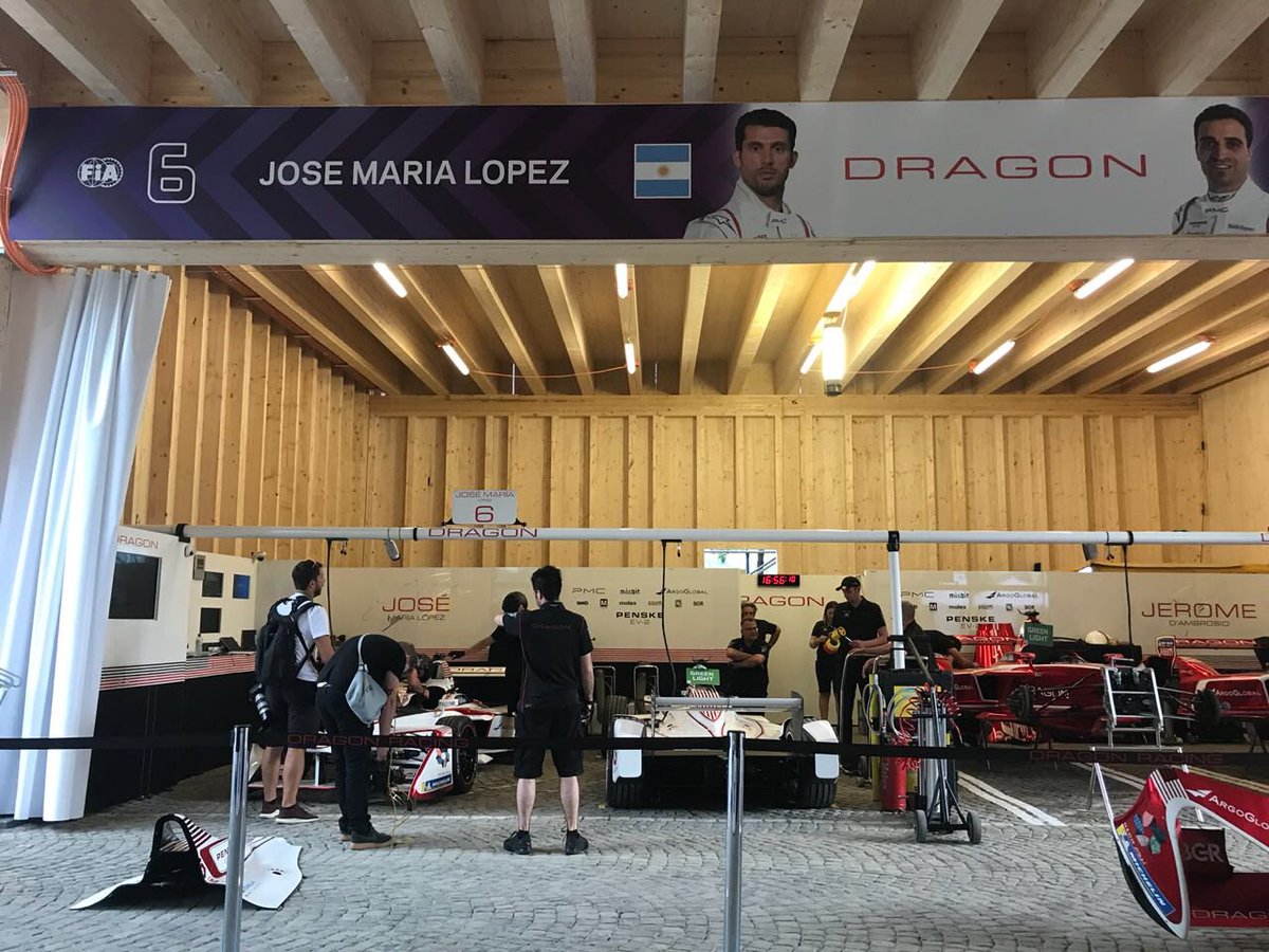 gasparlopez18's tweet photo. Último esfuerzo para darle energía a @pechito37 #FanBoost #JoseMariaLopez #ZurichEPrix @FIAFormulaE @DragonRacing https://t.co/LM8rg5Y6YU