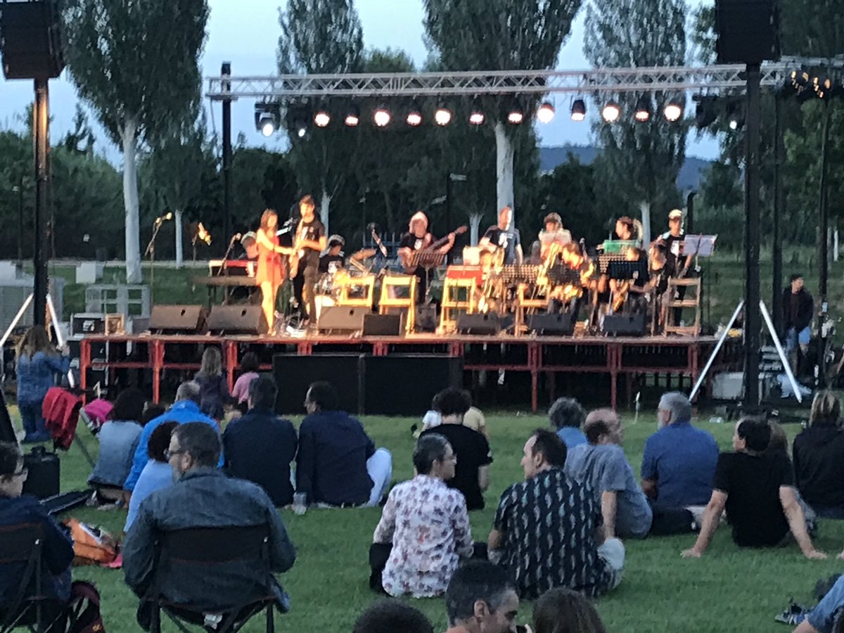 alexsolventa's tweet photo. Ambient espectacular al #picnicjazz18 d’ @omniumgirones al #parcmonar de #Salt #LlibertatPresesIPresosPolitics https://t.co/D1dQjqkKcw