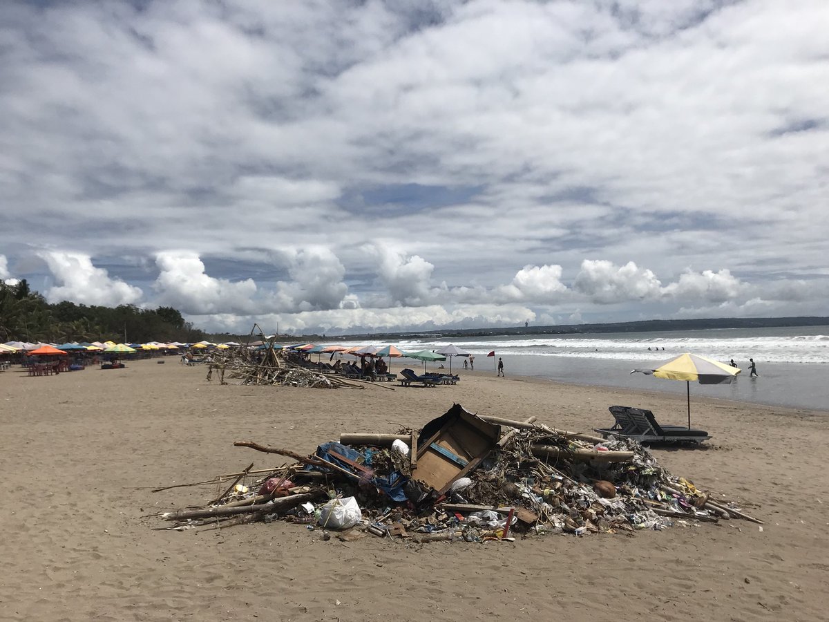 selaineweeks's tweet photo. @RoarLoudTravel @always5star @NothingButNE @MadHattersNYC @MyVirtualVaca @winetraveleats @WAISItravelblog @MrScottEddy @MikaRomaniello @jpcacho @foodguruchannel A once beautiful beach in Kuta, Bali marred by piles of garbage. 😢 March 2018 #bali #kuta #surfing #beach #plastic #pollution #WorldOceanDay2018 #savetheplanet https://t.co/AyBkR4lyrI