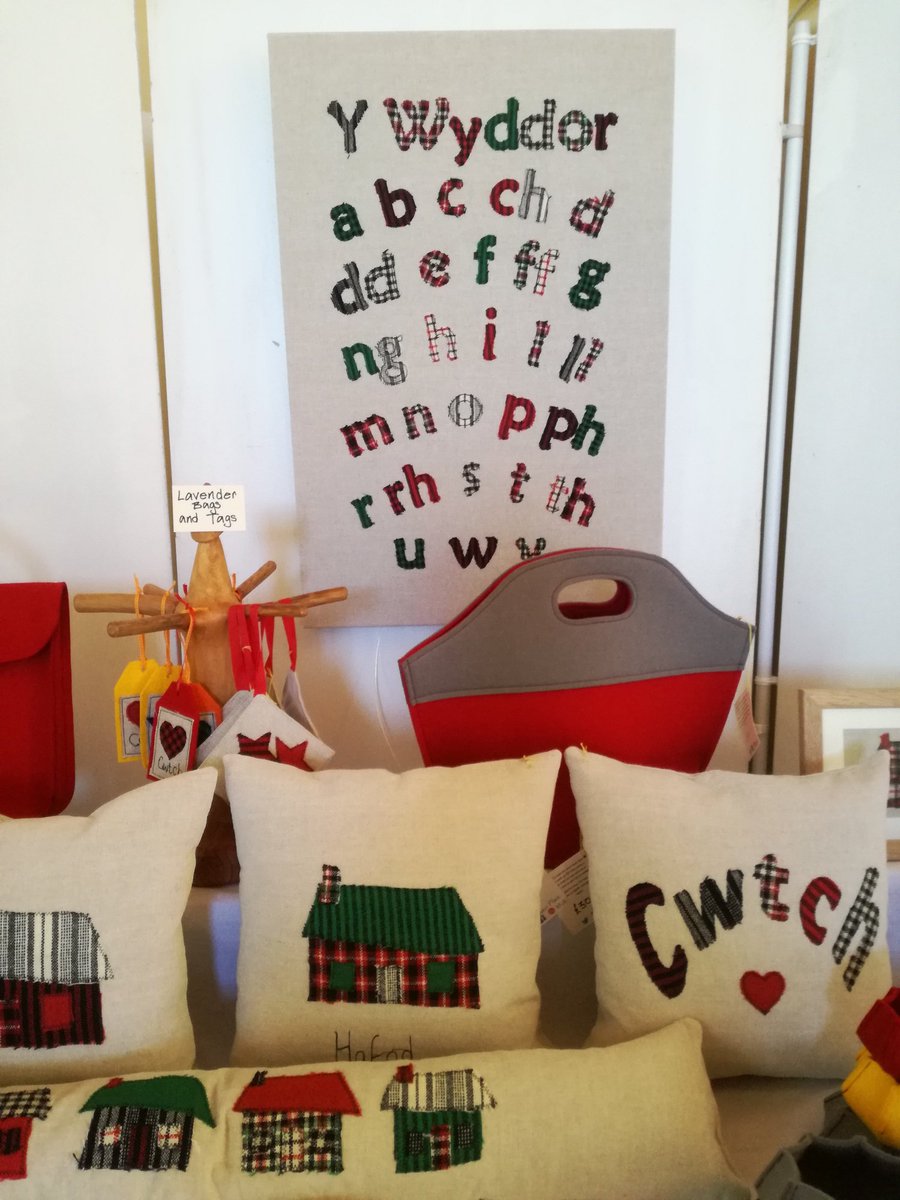 Mablijack's tweet photo. But gin aside, I must pack my car ready for Scolton Manor tomorrow. #Scoltonmanor #sunnysunday #craft https://t.co/QQaQDbCGib