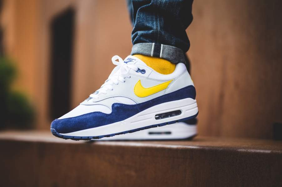 air max 1 blue recall on feet