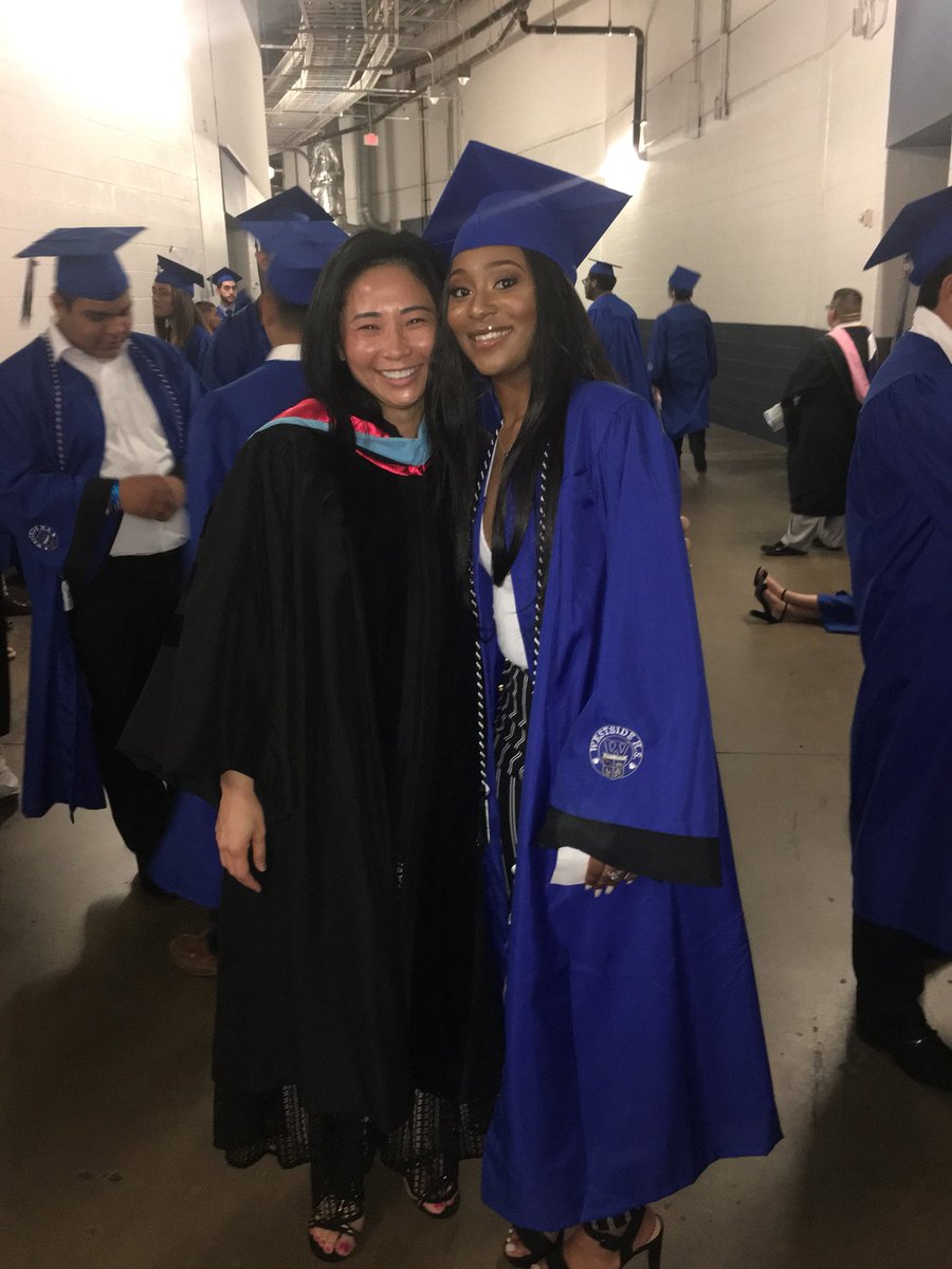 DrBrownEDU's tweet photo. Congrats⭐️ to @westsidehigh Wolfs!!! Found one of my students in middle school- she’s heading to Lamar University!! @HoustonISD @HISDSupe #WestsideStrong #hisdgrad https://t.co/m5xnum55sZ
