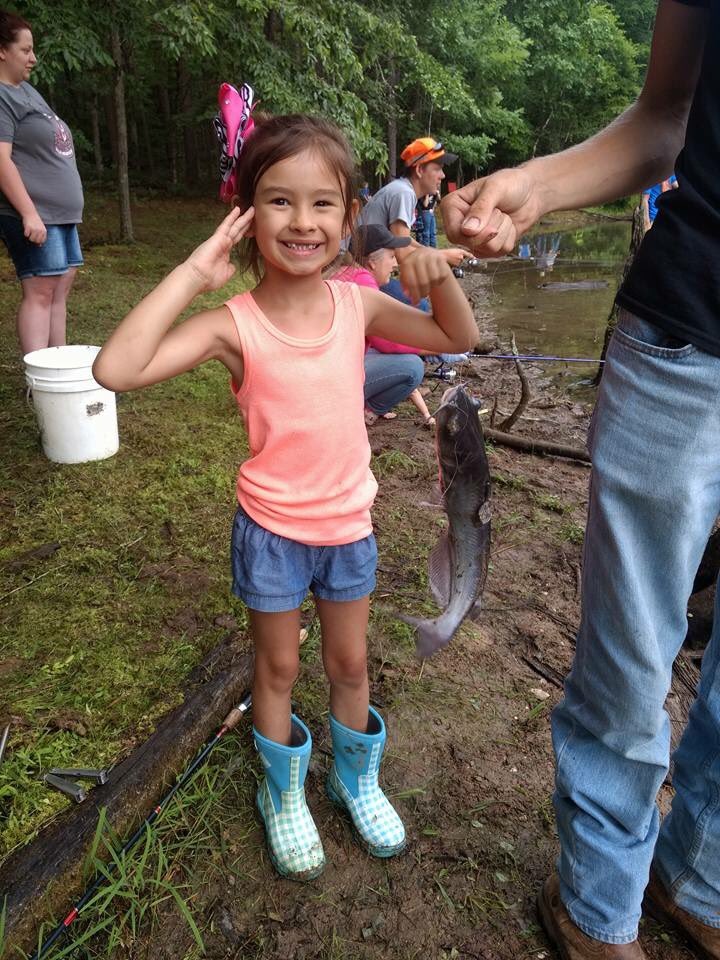dakotafarms's tweet photo. Buck and Emma are a couple of the BIG Fish winners at the USFS Womble Pond Fishing Derby! Congrats!! #FishArkansas #FishNatural #freefishingweekend @ARGameandFish https://t.co/qkii8mIPCD