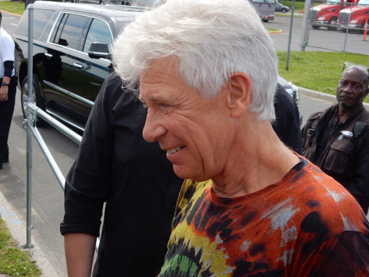 Bono and Adam outside the Coliseum after arriving by a helicopter.
#U2 #u2 #u2uniondale #U2eitour