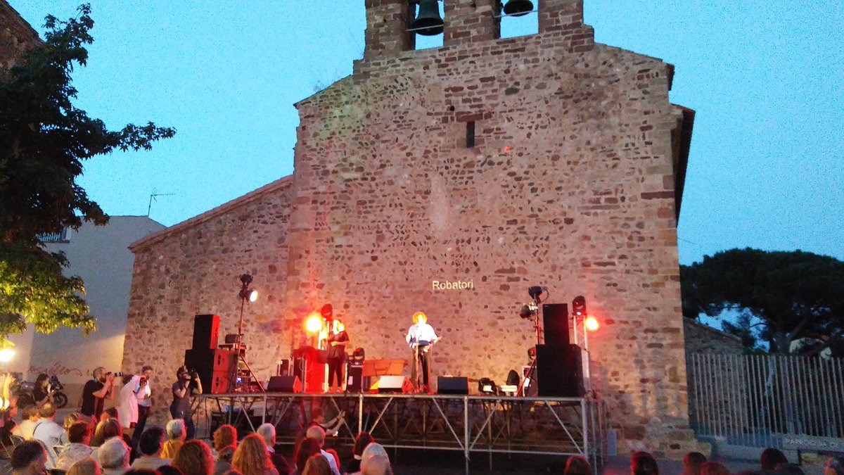 pepforn's tweet photo. Desarticulada una red que obligaba a ejercer la constitución.
#micropoesia #Elixir18 #Terrassa
Hay que vivir en defensa propia. No queda otra. #culturacompromesa https://t.co/amecrOEB74